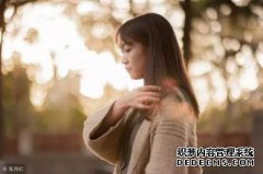 人们深深地爱着你，但他并不热衷于你。这几乎