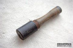 为什么被禁的军队禁止左撇子士兵练习手榴弹？