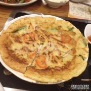 我会教他们学习美味的韩国海鲜煎饼，这样你就