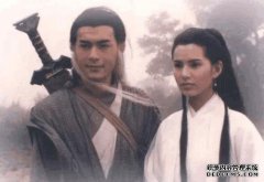最接近原作“郭敬”的金庸，在他的生活中创造