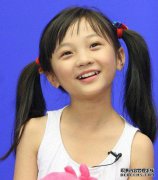 林妙可长大后，她正在参加商业演讲。一个19岁的