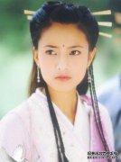 曾梅过于高大圆润，经过37年的沉默，她给了母亲