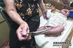 我的臀部每年有3厘米的小嘴。