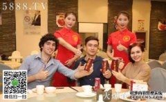 “ Chi今天要买什么？”王饶吉