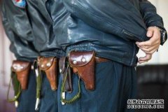 中国私人警卫透露：你不能装备枪支并步入法律